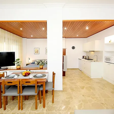 Martha'S Home Rhodes City Exterior foto